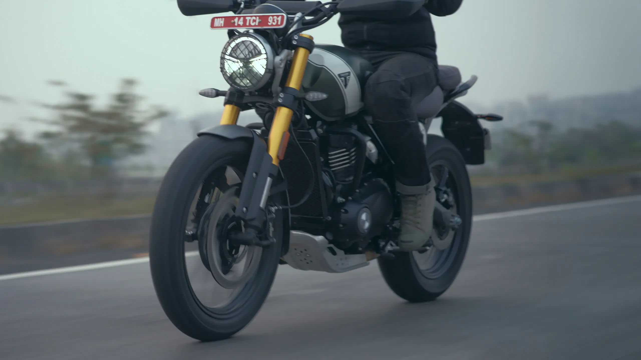 Scrambler 400 X exterior 2