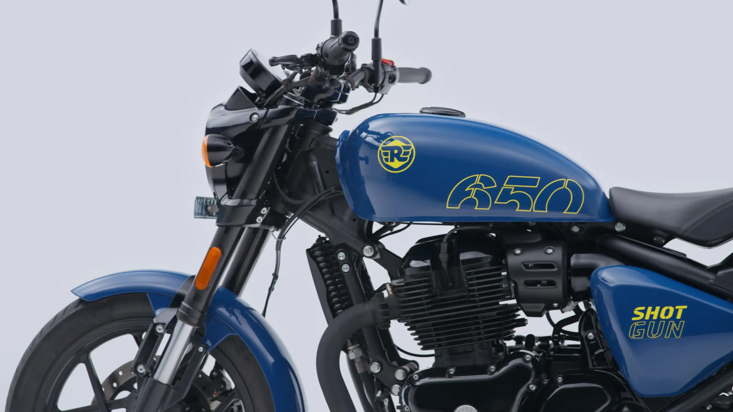 Shotgun 650 interior 2