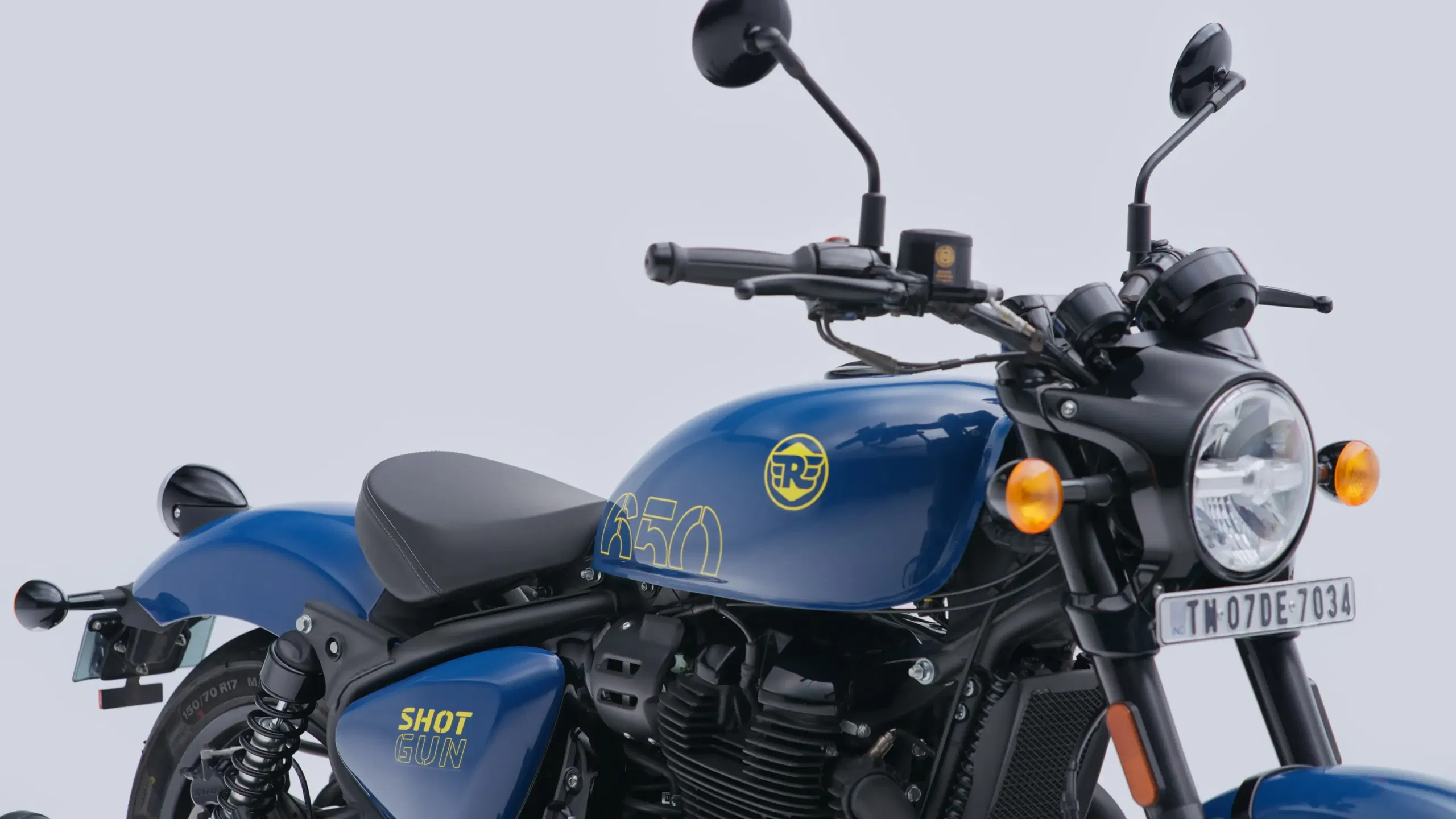 Shotgun 650 interior 1