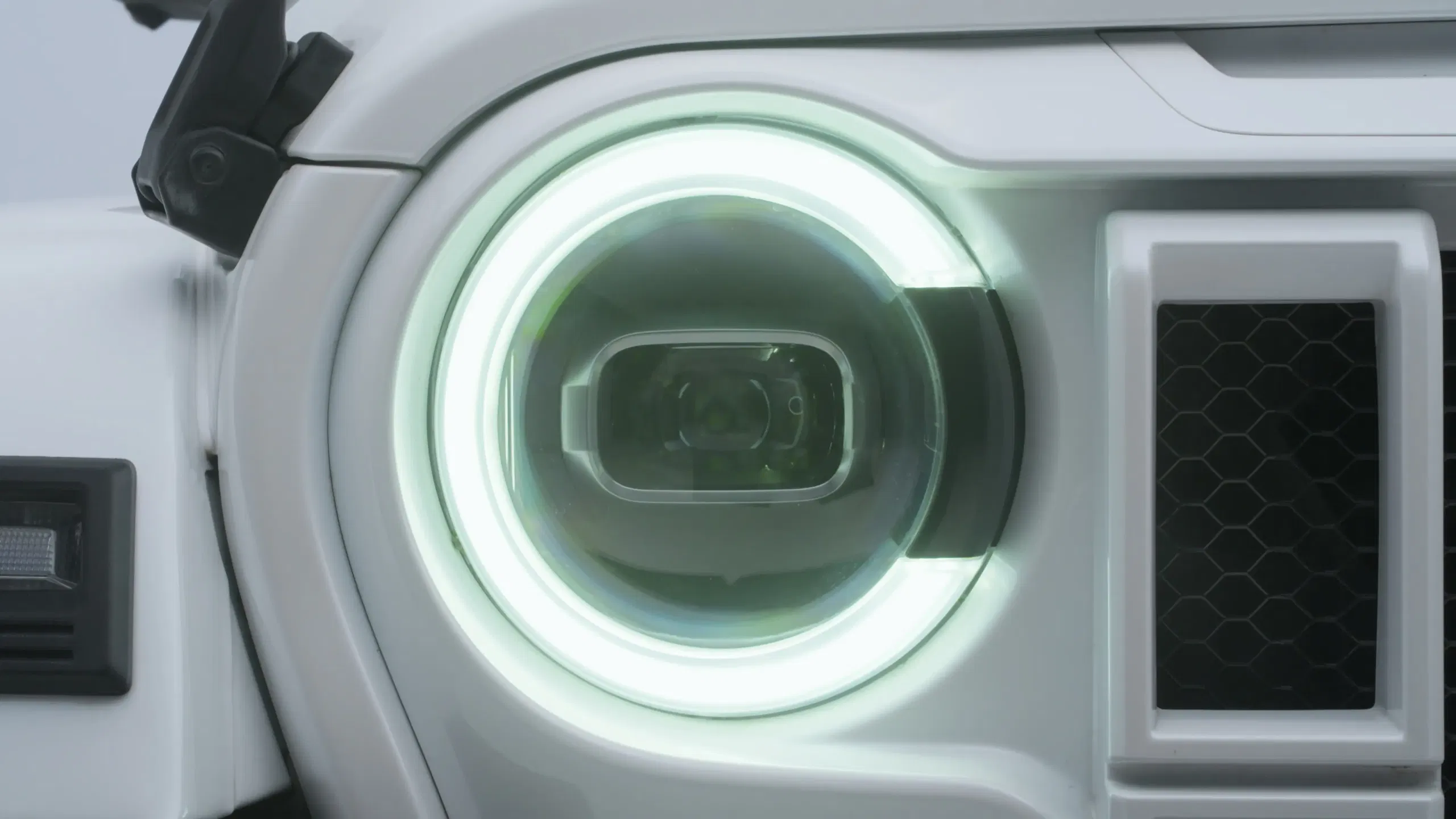 Thar Roxx exterior 2