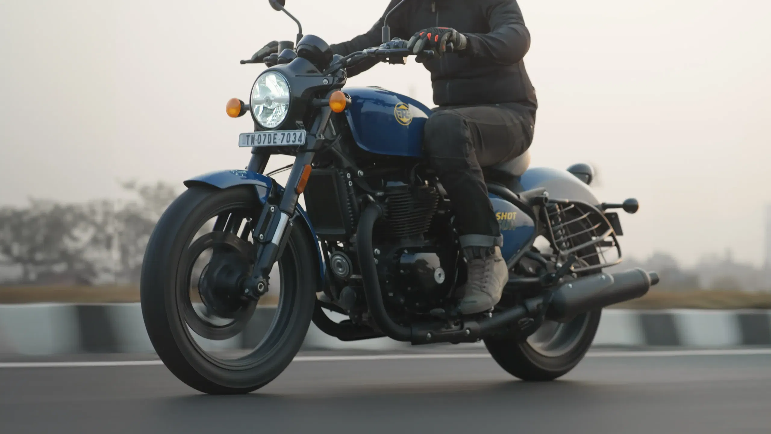 Shotgun 650 exterior 1