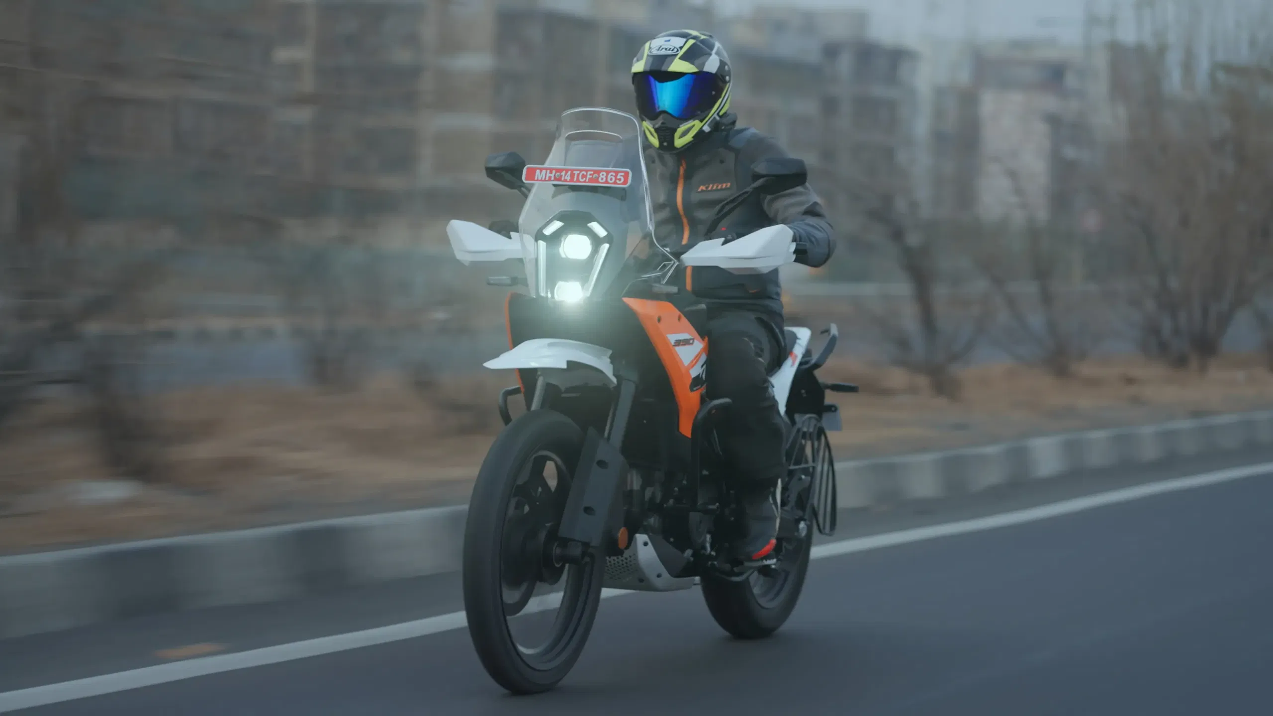 390 Adventure S exterior 2